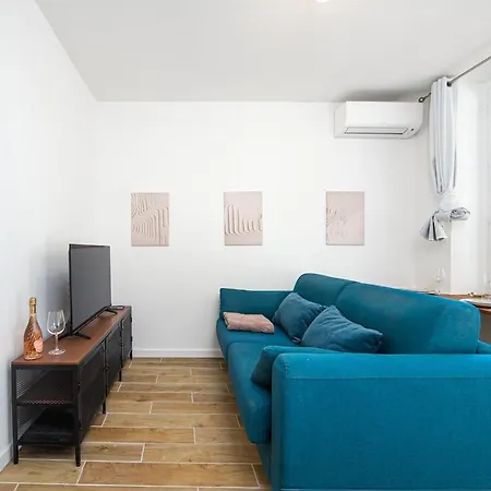 Nice, 3-room Refurbished Near Train Station