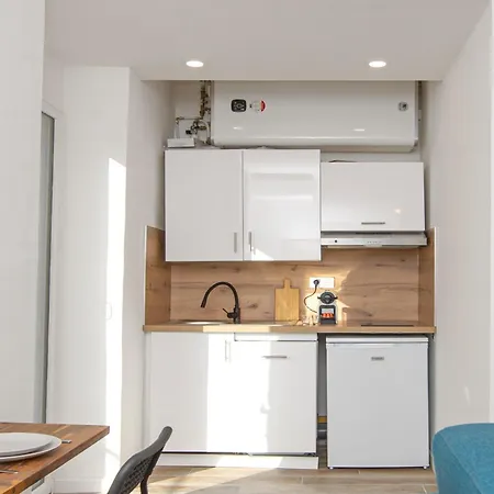 Nice, 3-room Refurbished Near Train Station *