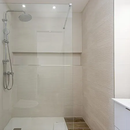 Nice, 3-room Refurbished Near Train Station *