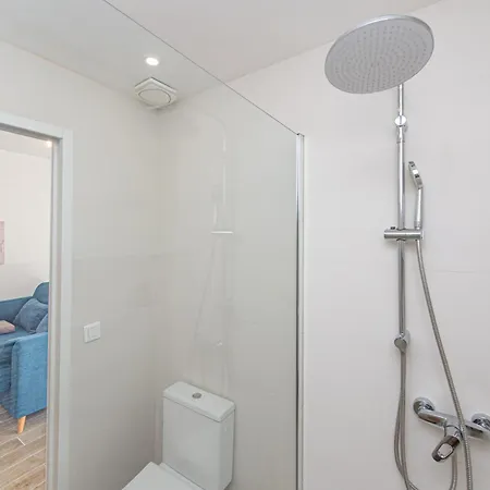 Nice, 3-room Refurbished Near Train Station