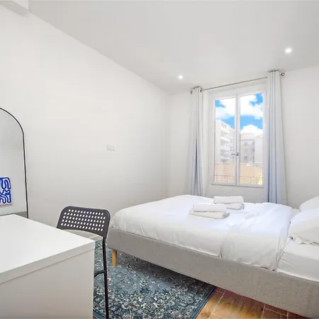 Nice, 3-room Refurbished Near Train Station Nice