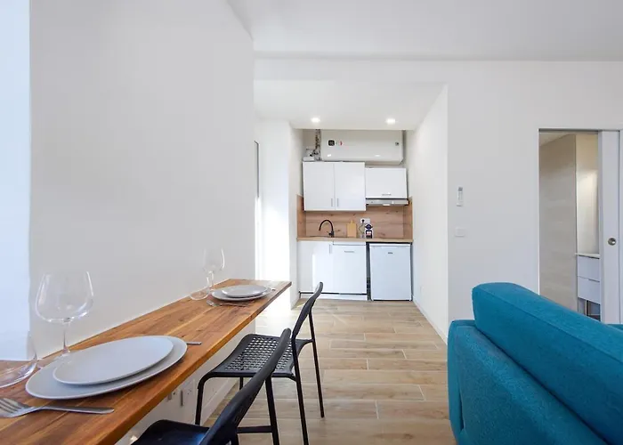 Nice, 3-room Refurbished Near Train Station Διαμέρισμα Νίκαια