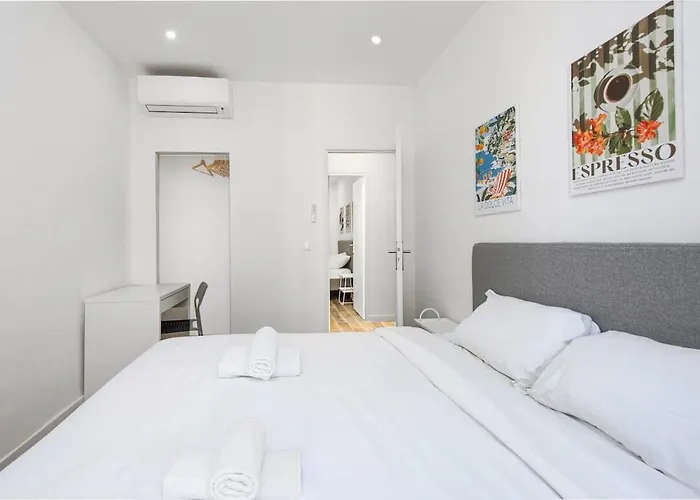 Nice, 3-room Refurbished Near Train Station