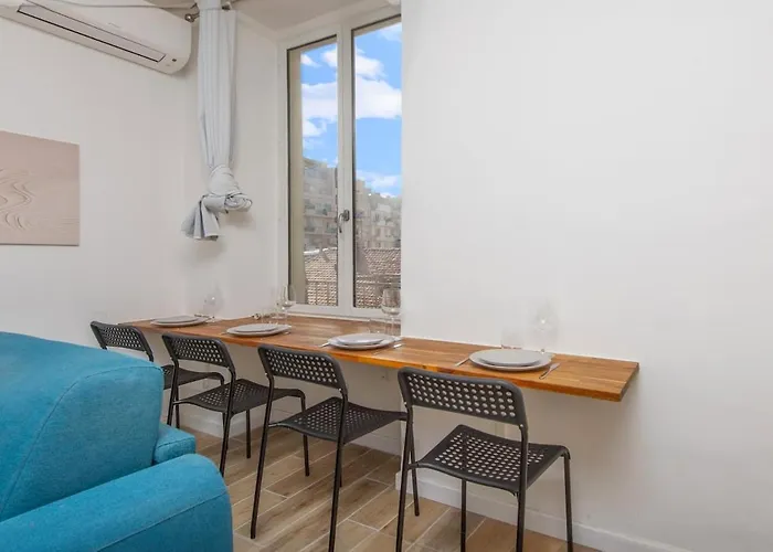 Nice, 3-room Refurbished Near Train Station