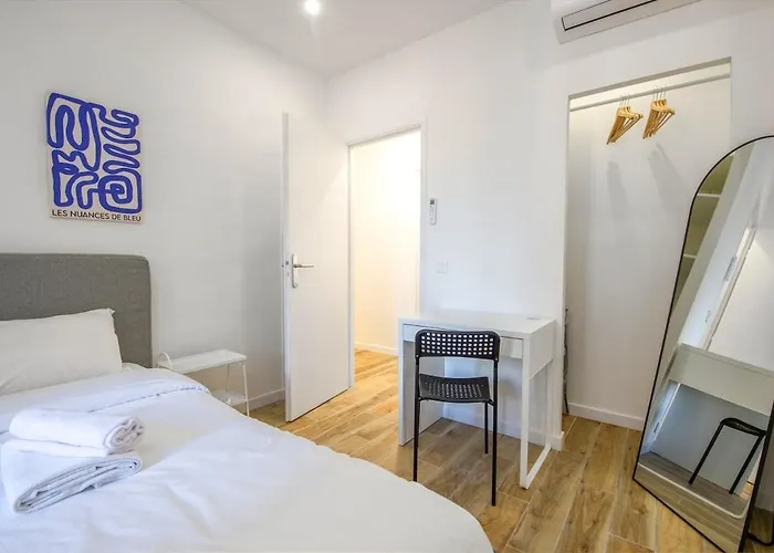 Nice, 3-room Refurbished Near Train Station Νίκαια