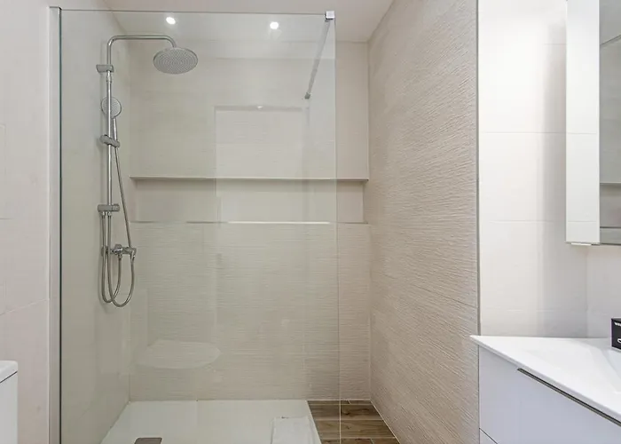 Nice, 3-room Refurbished Near Train Station *