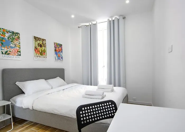 Nice, 3-room Refurbished Near Train Station Lejlighed Nice