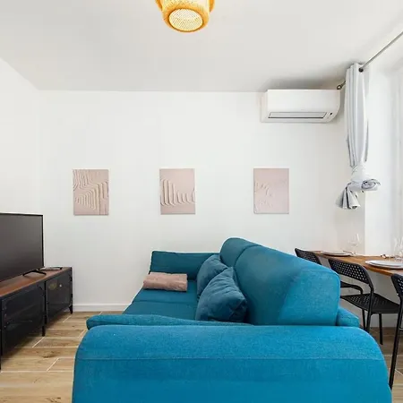 Nice, 3-room Refurbished Near Train Station *